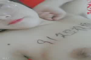 大胸妹妹已经上线  背景图片