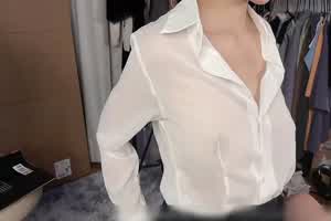 ashisyourlove-制服OL反差眼镜白领，帮上司口爆舔射  背景图片