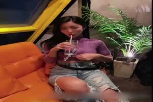 Mizukawa 用玩具自慰爽得不要不要  背景图片