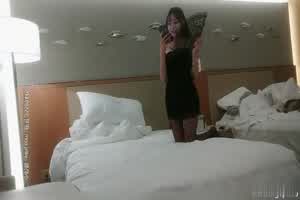 91探花约操北京戏曲学院女大生  背景图片