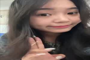 大学女友和兄弟一起3p 被外人发现流出  背景图片