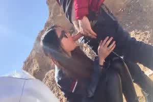 【驴友门】西藏自驾游路上捡到小姐姐 互相帮助  背景图片