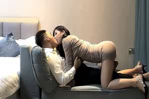 91探花 约操超紧身窄裙上班族  背景图片