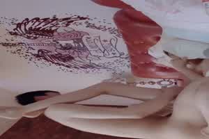 爆操长腿美女，附生活照  背景图片