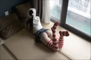 柚木YUZUK收费版浴缸制服学妹完美身材  背景图片