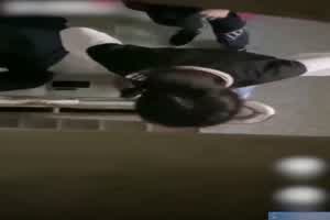 网曝门 四川妹妹喜欢在楼梯间来  背景图片