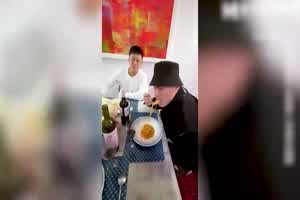 那一夜的交换礼物 派对群交荒淫圣诞  背景图片