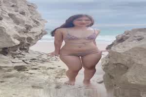 海边比基尼脱衣舞  背景图片