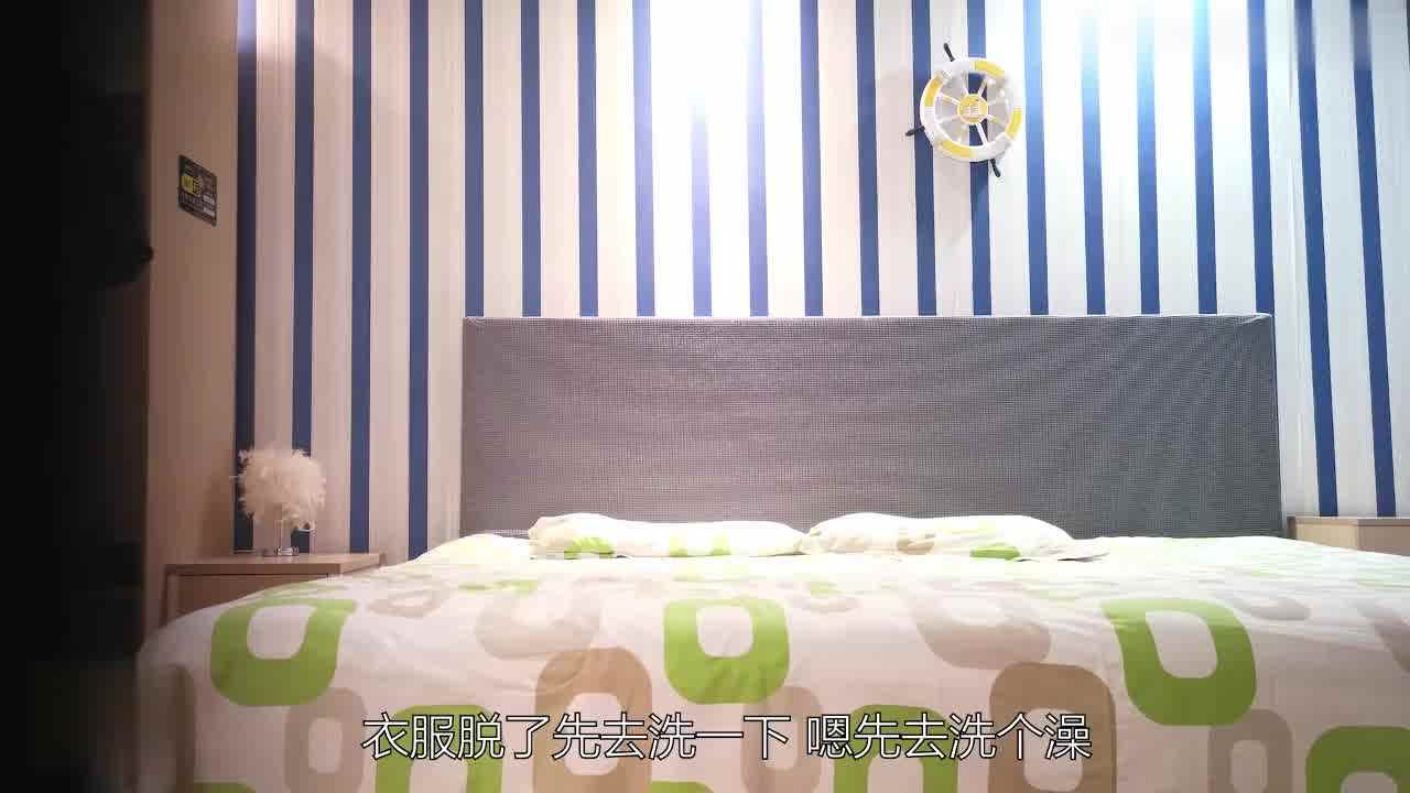  【把鸡操爽了？】小姐被操有感觉了，时间到了也不催，小姐说：跟你做爱很爽，好舒服！胸推原来是推后面 的剧照4