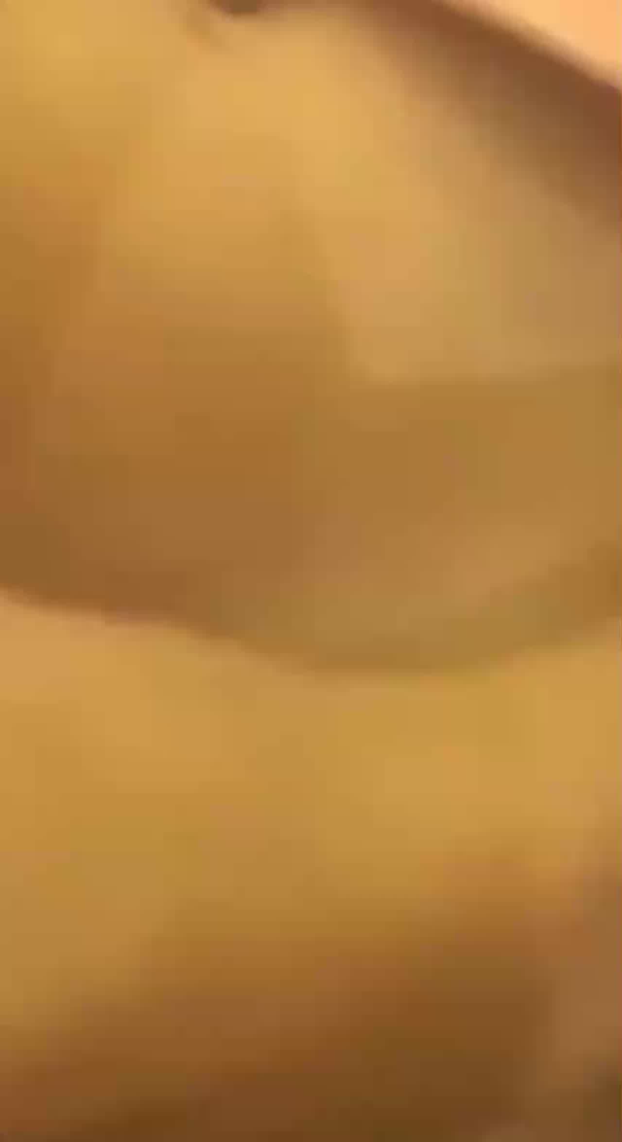  大四学姐在开学第一天先下手为强，主动掰开骚穴让学弟享受 的剧照5