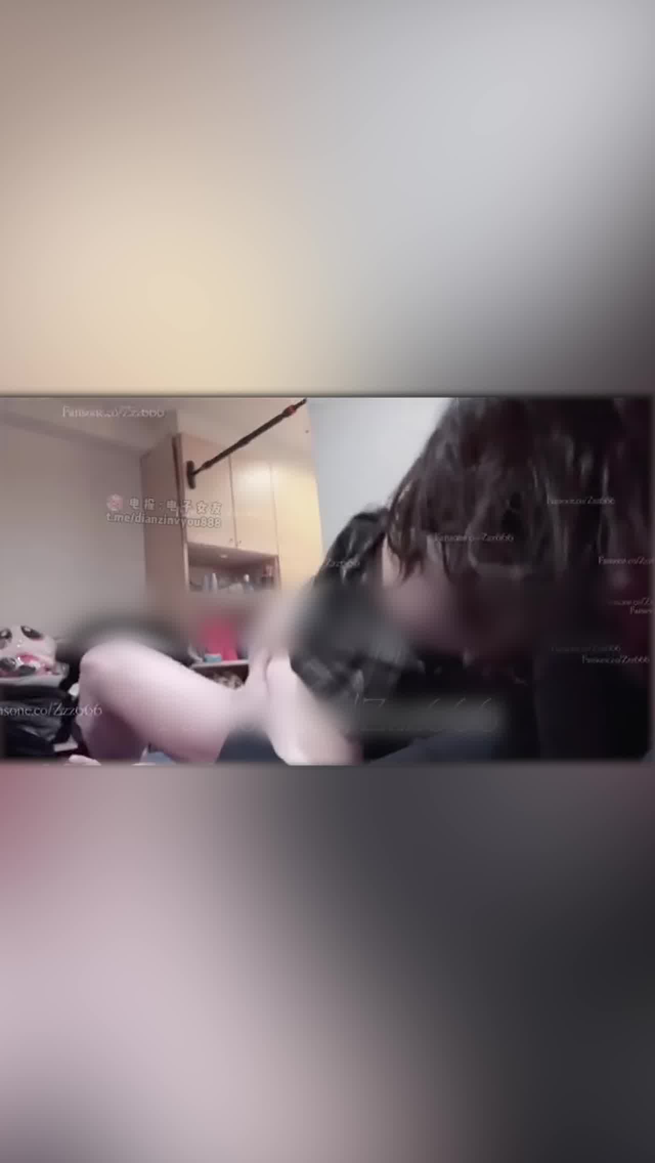  郑原创 独家订阅 高价单品 少数露脸颜值又封顶级 的剧照8