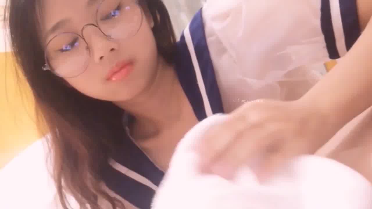  百人斩系列 透视JK制服眼镜妹在床上真的很乖巧 的剧照9