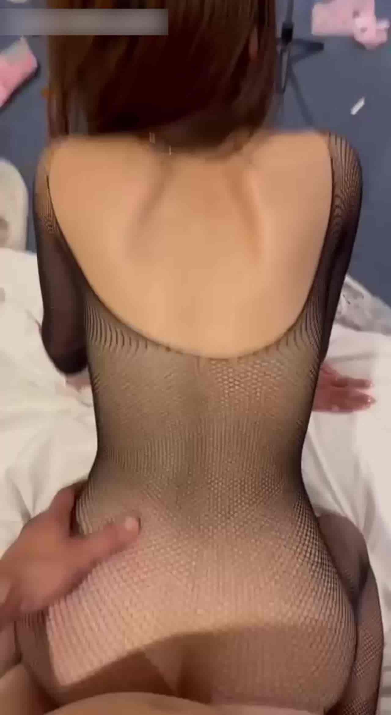  后入爆操00后21岁老师 的剧照9