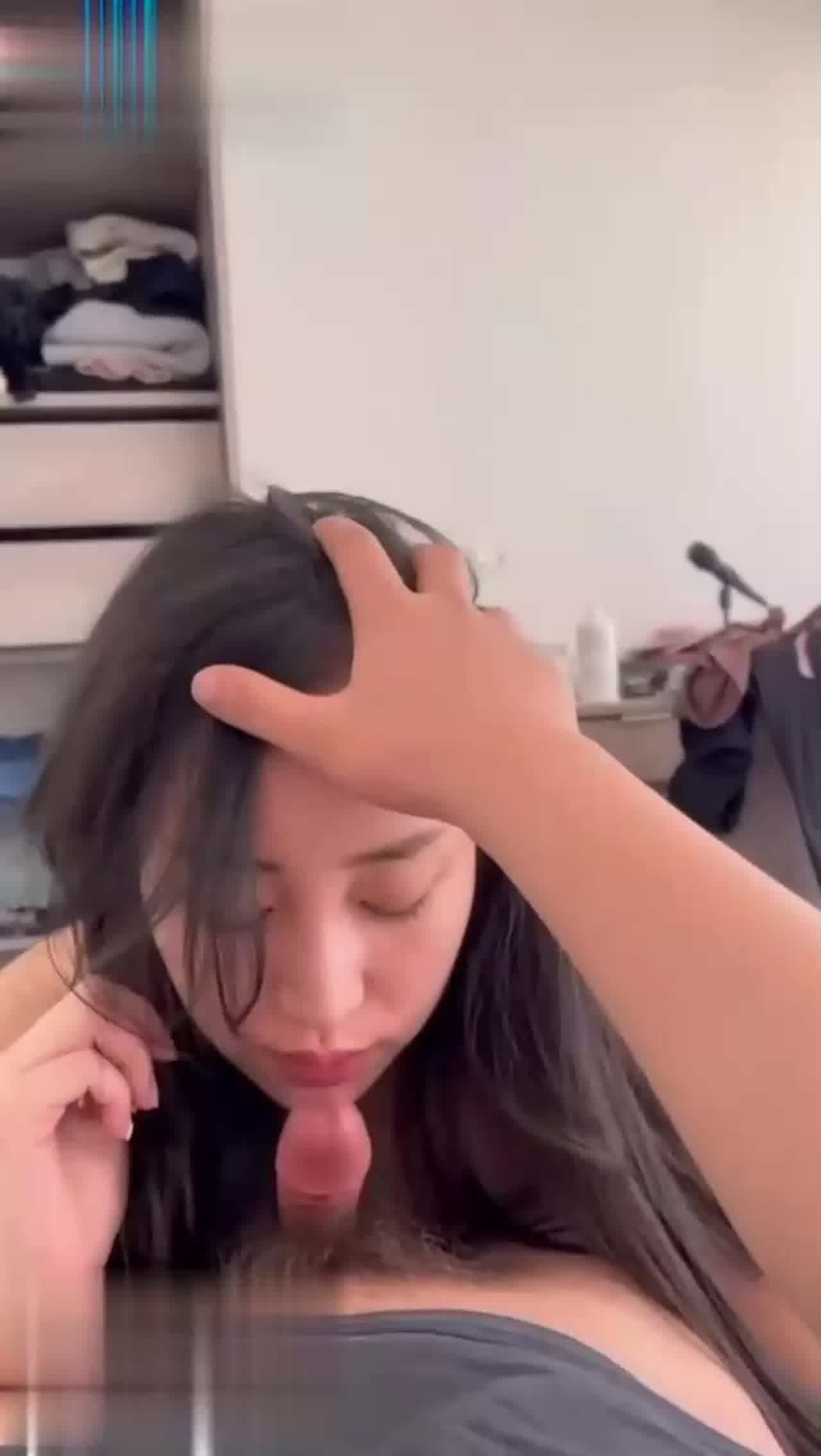  大瓜来袭独家爆料，抖音百万粉丝富二代『深圳湾小乐』和『DJ jumi小鲸鱼』口交性爱视频流出 的剧照3