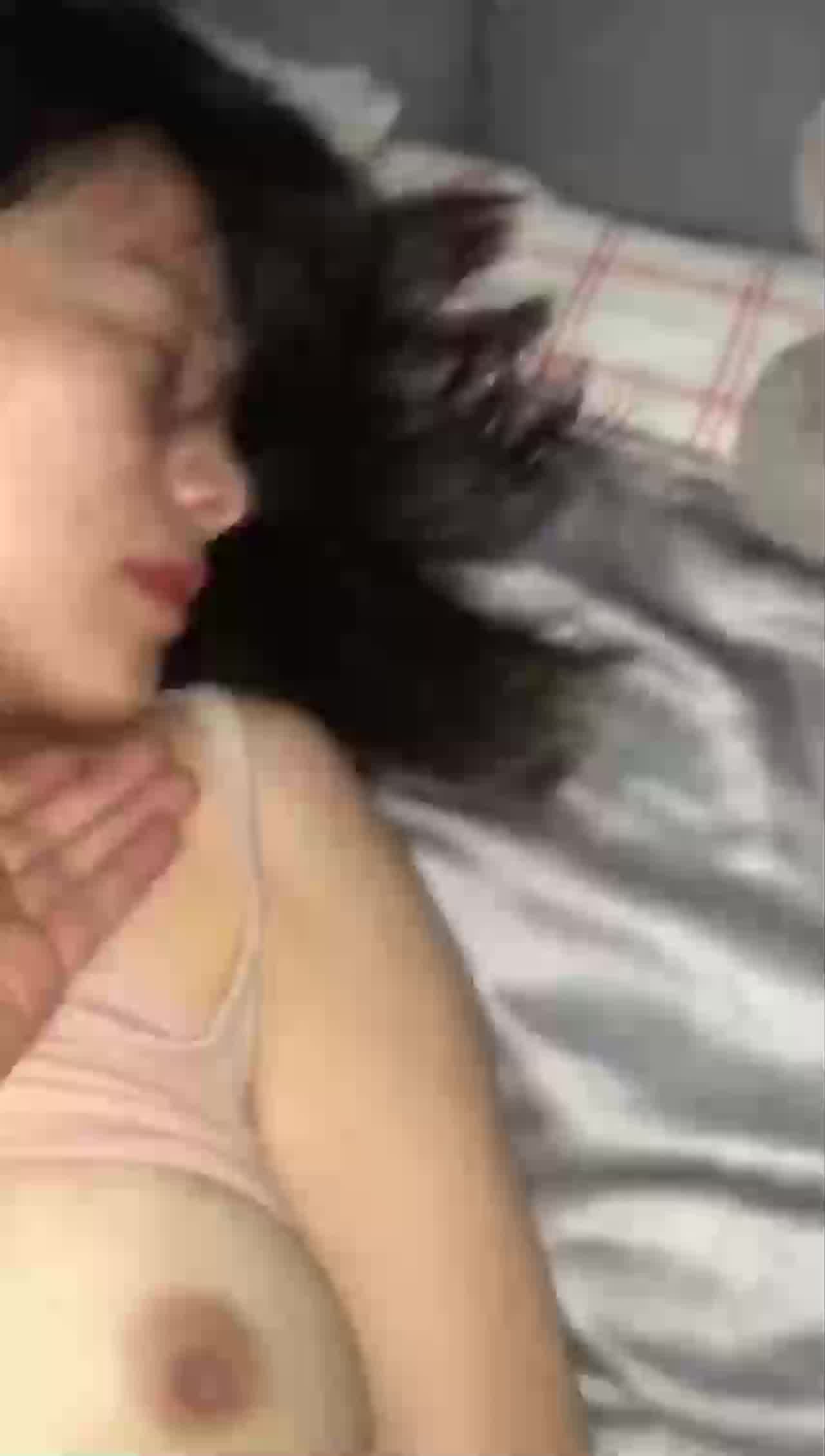  半夜睡不着操醒姐姐 的剧照6