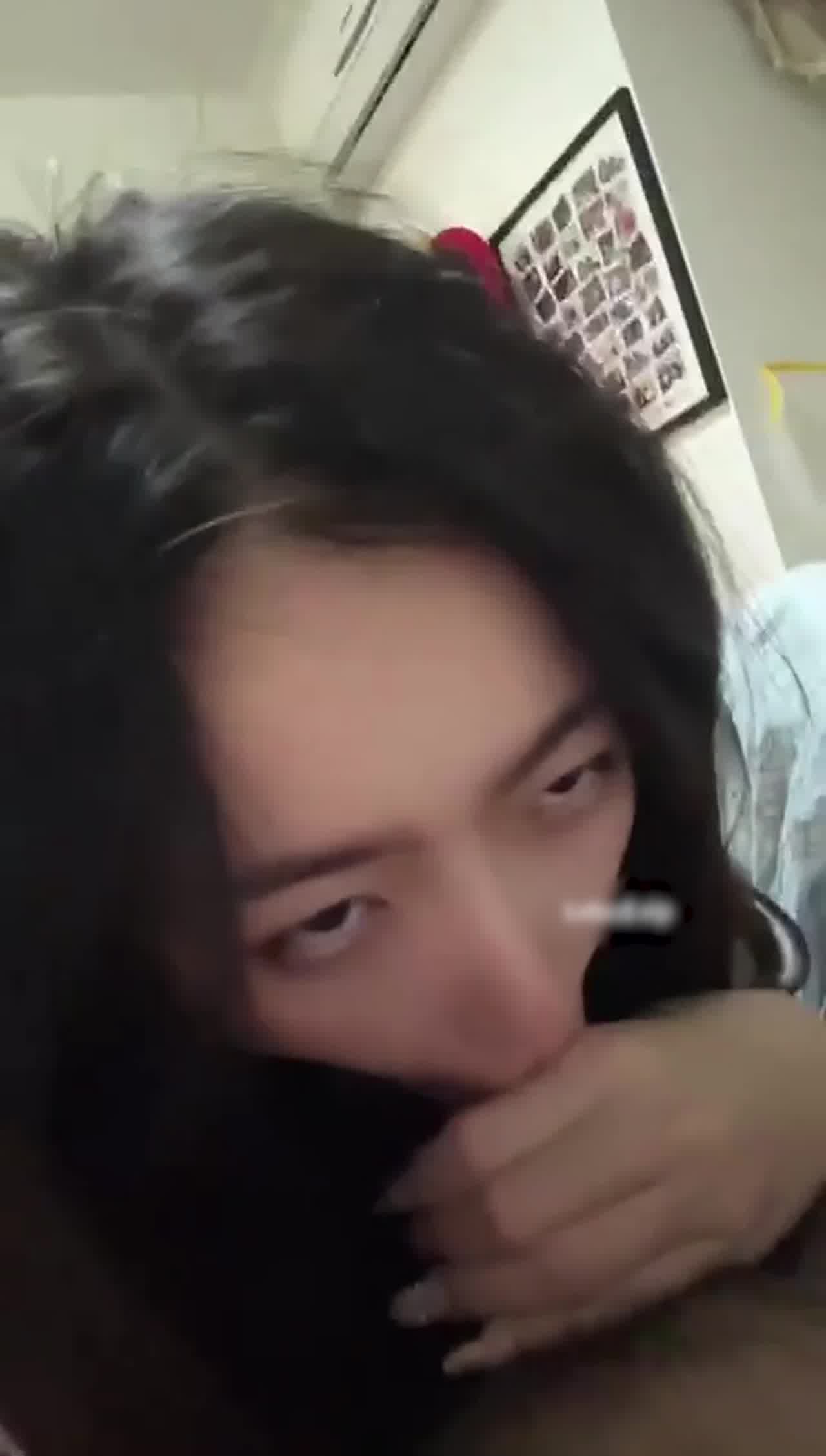  上海大骚货神奶萌，花了六千多就发了两个视频，真够冤大头 的剧照10