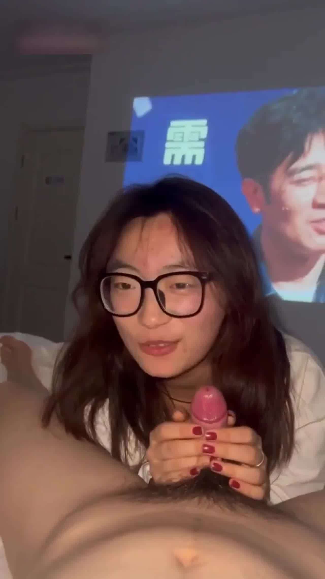  吃瓜泄密，渣男无套内射反差婊母狗 的剧照6