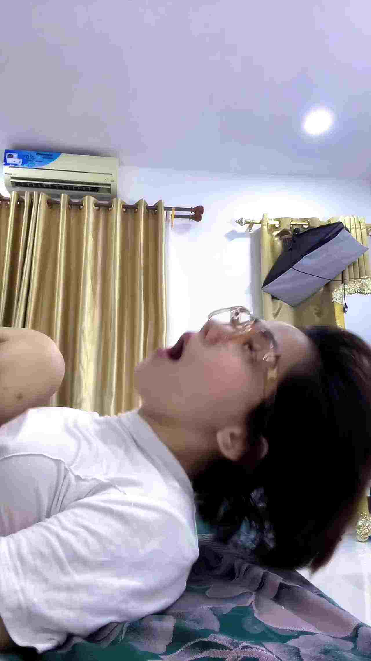  原创 果冻 眼镜女大学生被男友干爆了 的剧照6