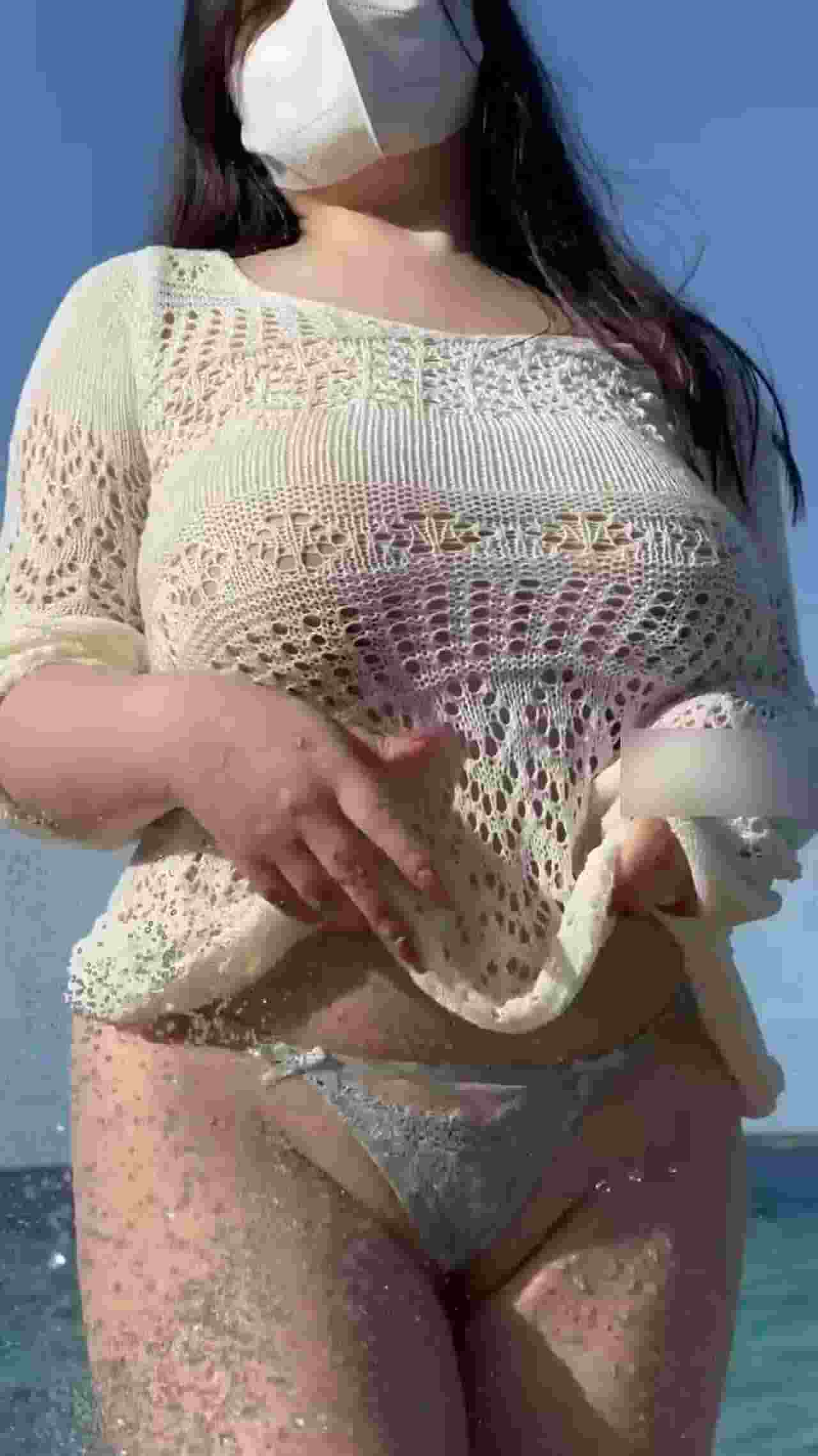  户外喷洒 的剧照10