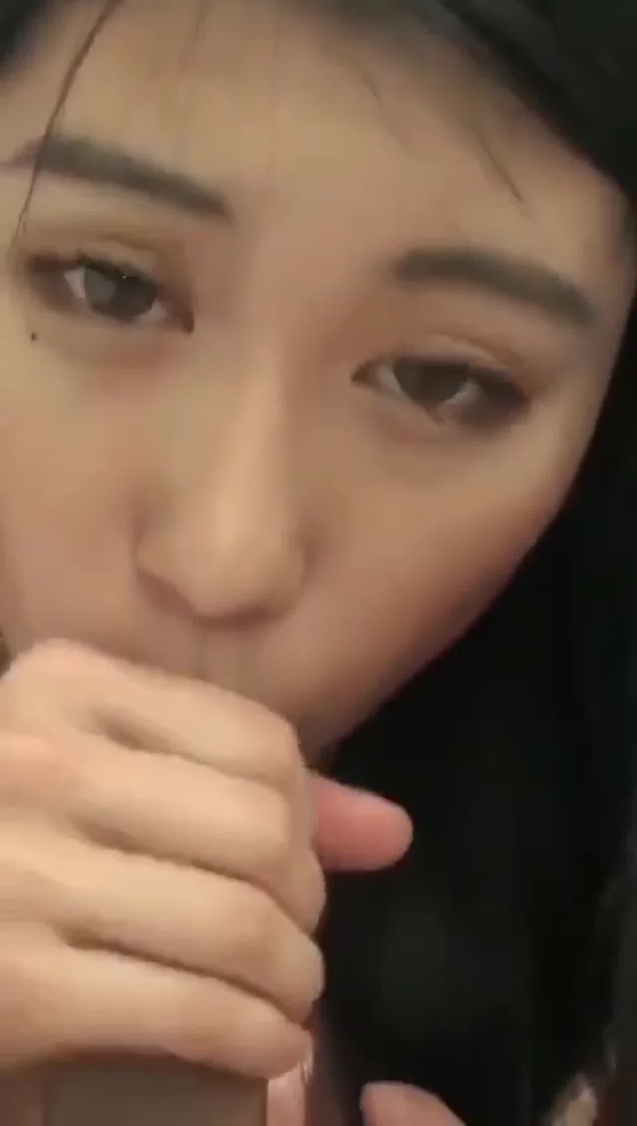  反差婊系列爱鸡巴的骚货 的剧照1