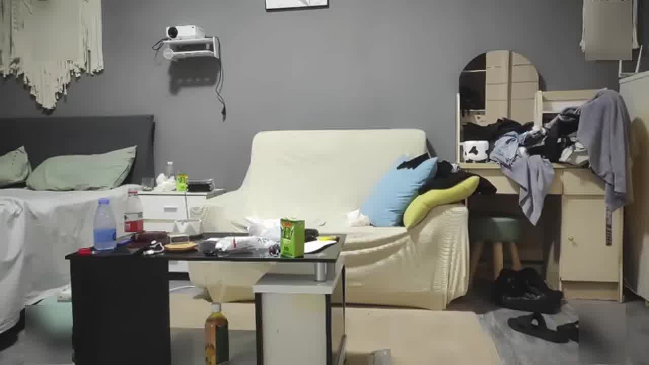  漂亮大奶小姐姐，性格开朗爱笑‘你要观战吗，看也要给钱’，你体力不行啊，吐槽小哥不够猛。 的剧照5