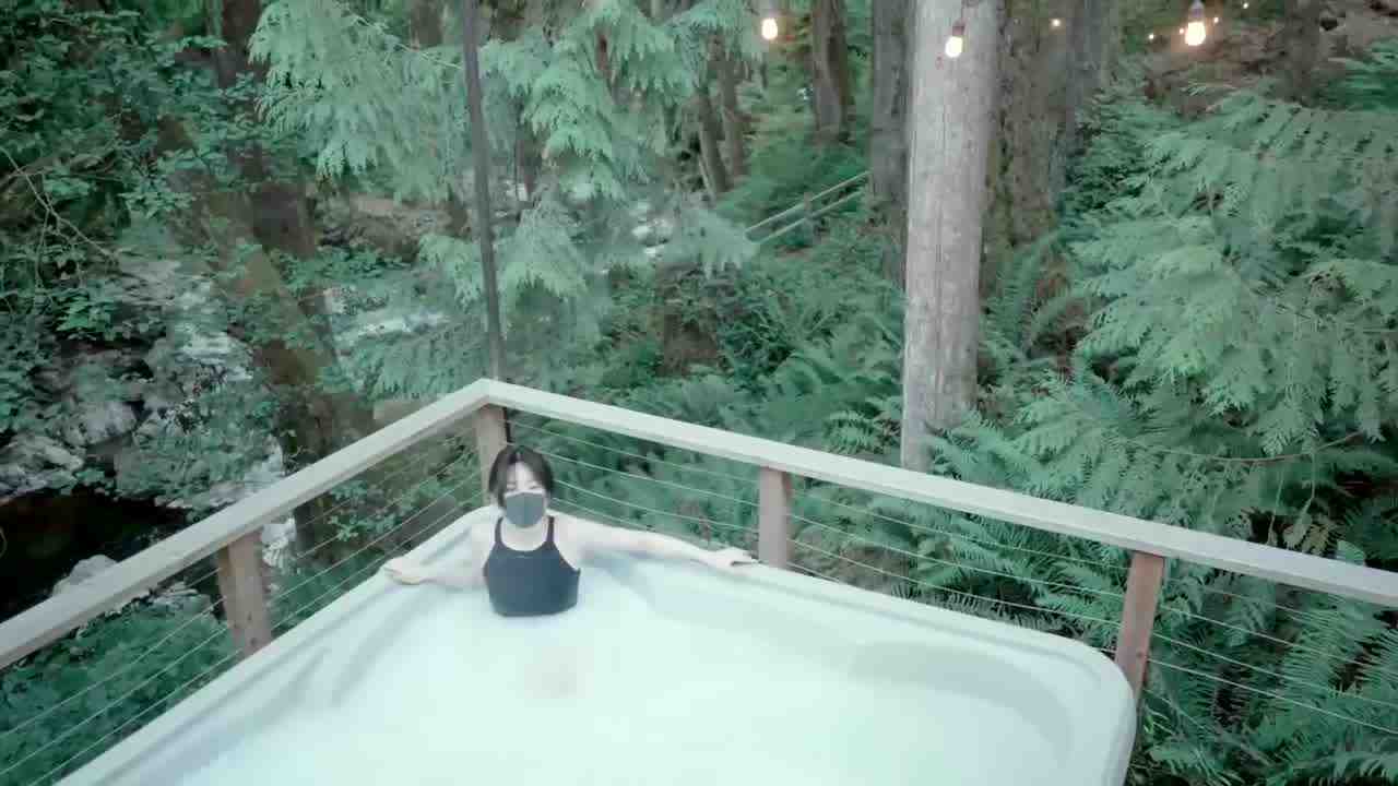  玩偶姐姐 森林温泉行 下水一定要死库水 的剧照1