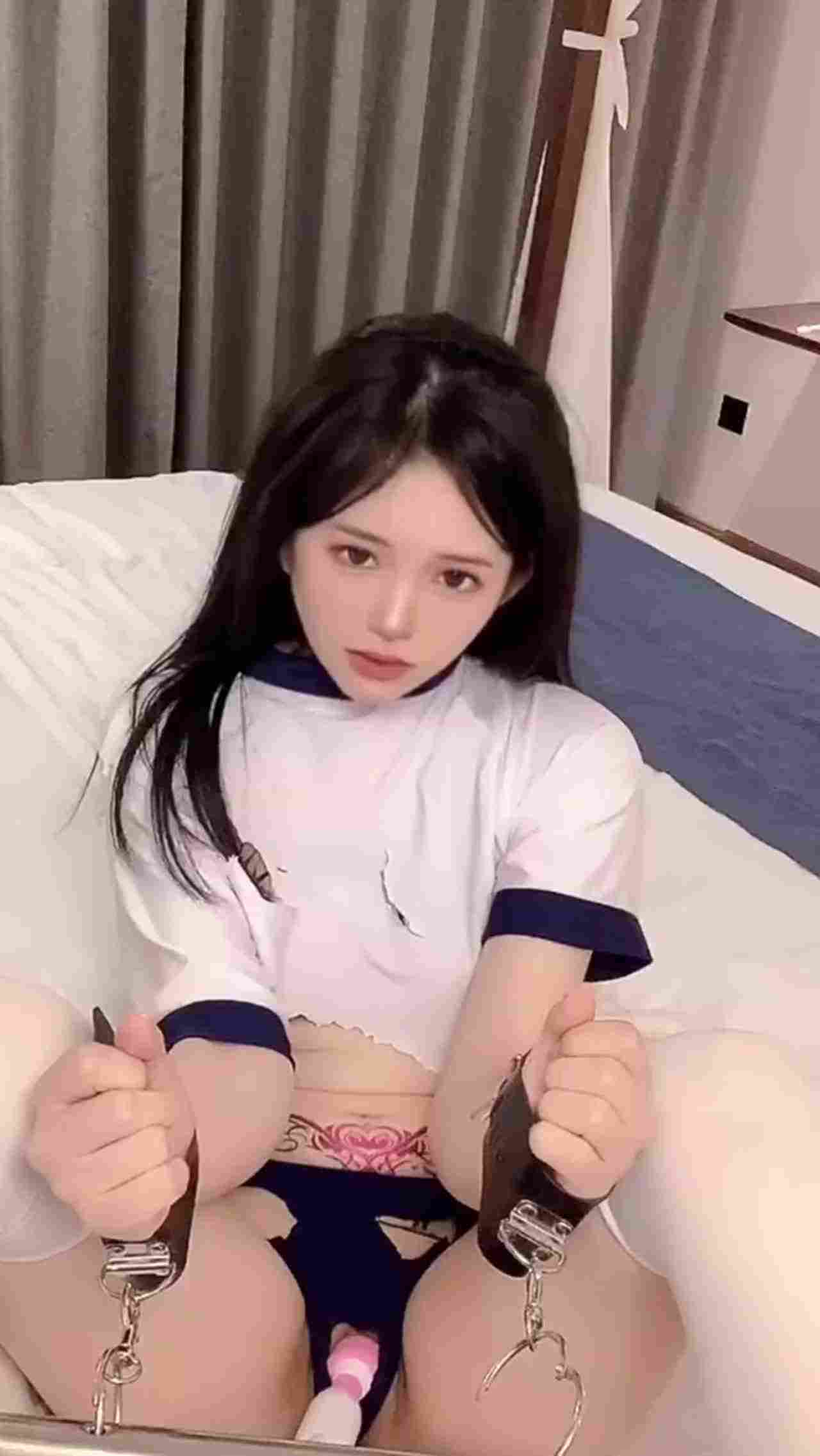  【网红黑料】昔日萝莉女神网红翻车_给榜一大哥的福利视频被流出 的剧照10