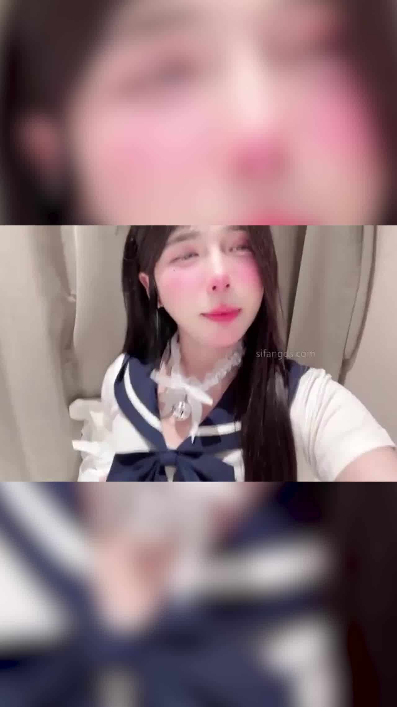  这个巨臀猫耳骚货穴都已经被自己玩到湿一片 的剧照4