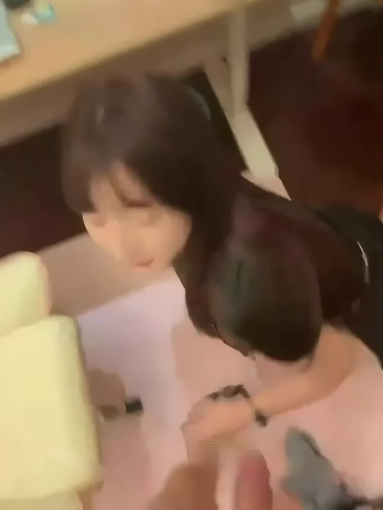  自己叼来鞭子想被调教 的剧照1