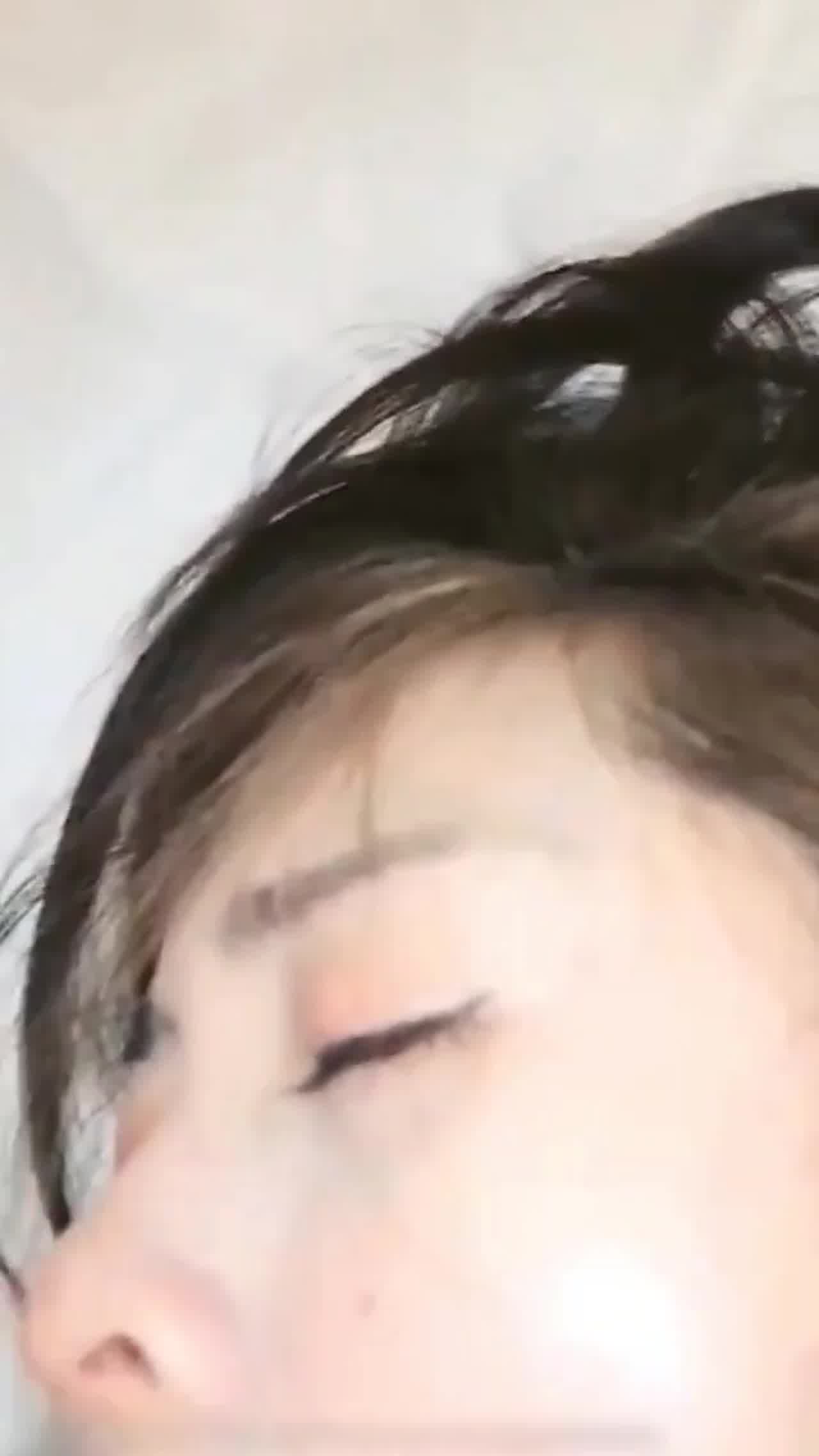  绿帽淫妻，人妻酒吧喝醉被搭讪调教 的剧照2