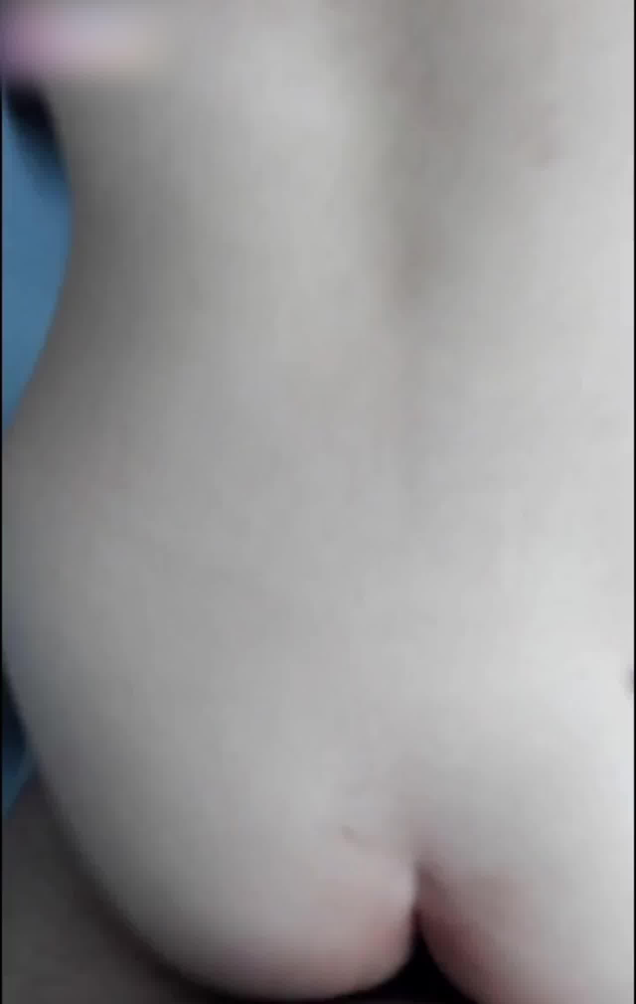  压头双马尾水手服妹妹赶快吃 的剧照2