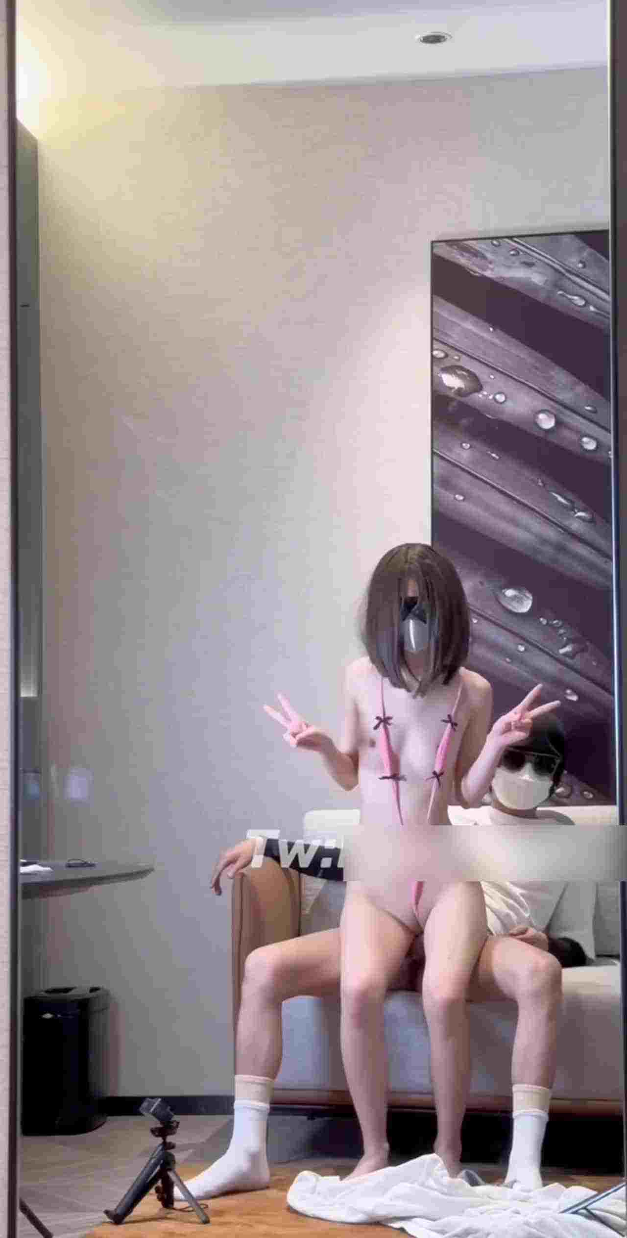  自购唐伯虎最新-这是学妹被操最惨的一次吧，这个姿势爽后让用力，结果吃不消一直让停，边享受边痛苦 的剧照6