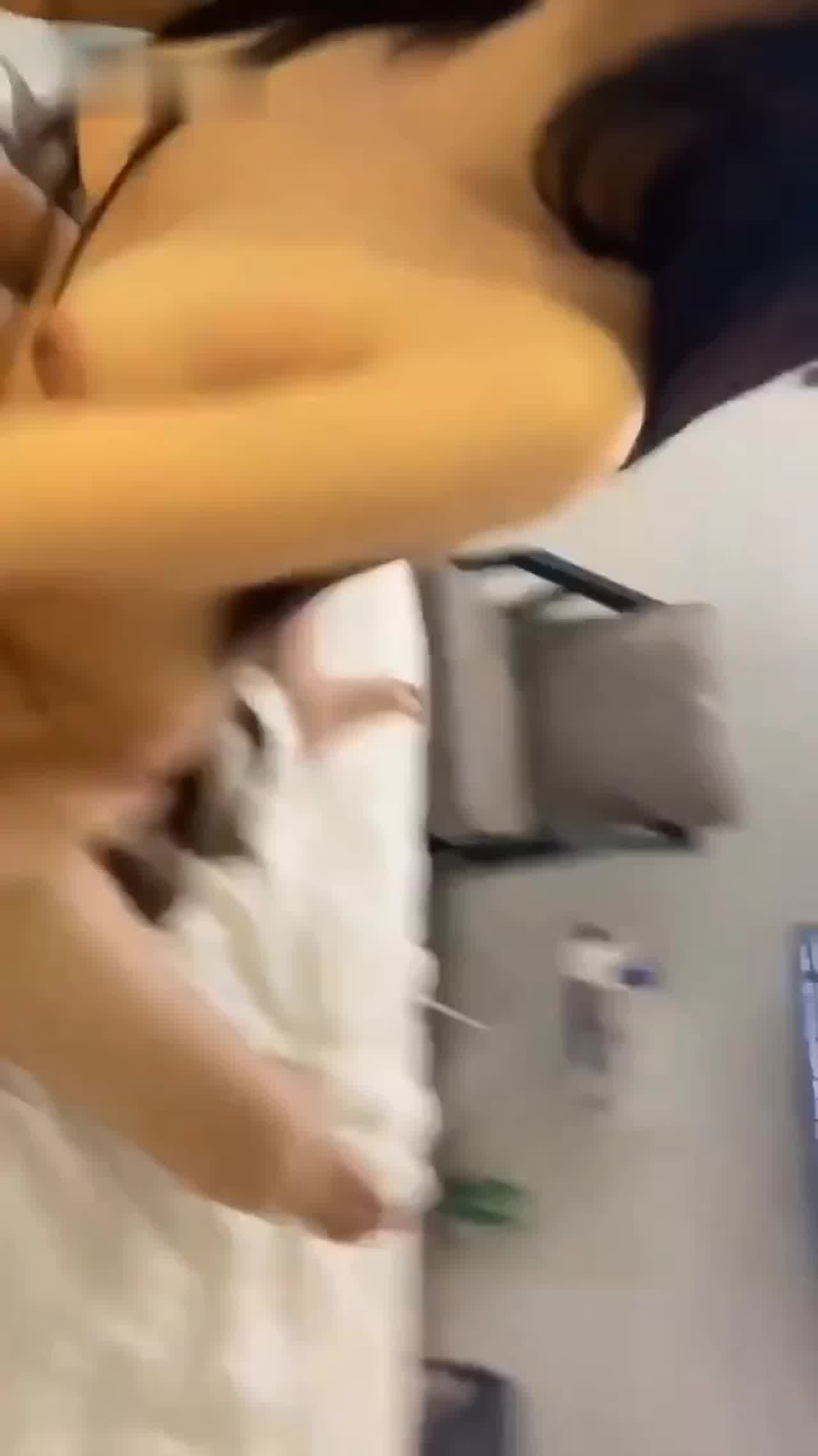  年纪轻轻就这么饥渴了 的剧照4