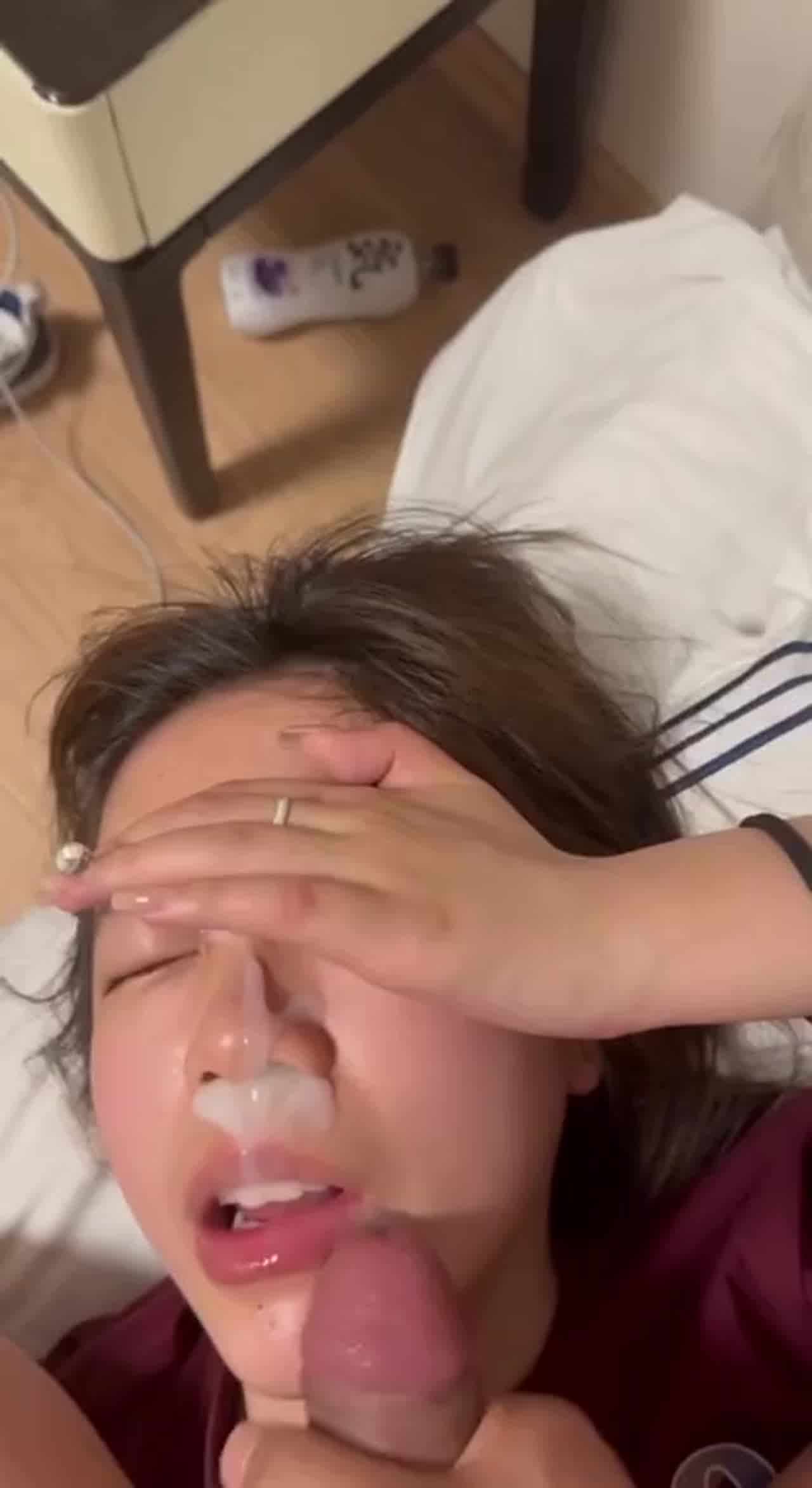  嗳呀! 精华都射到鼻孔里了啦!! 的剧照7