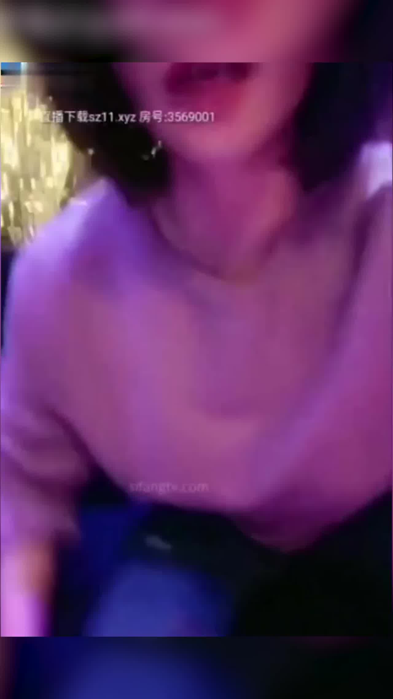  KTV骚女护理妹勾引服务生操骚穴 的剧照6