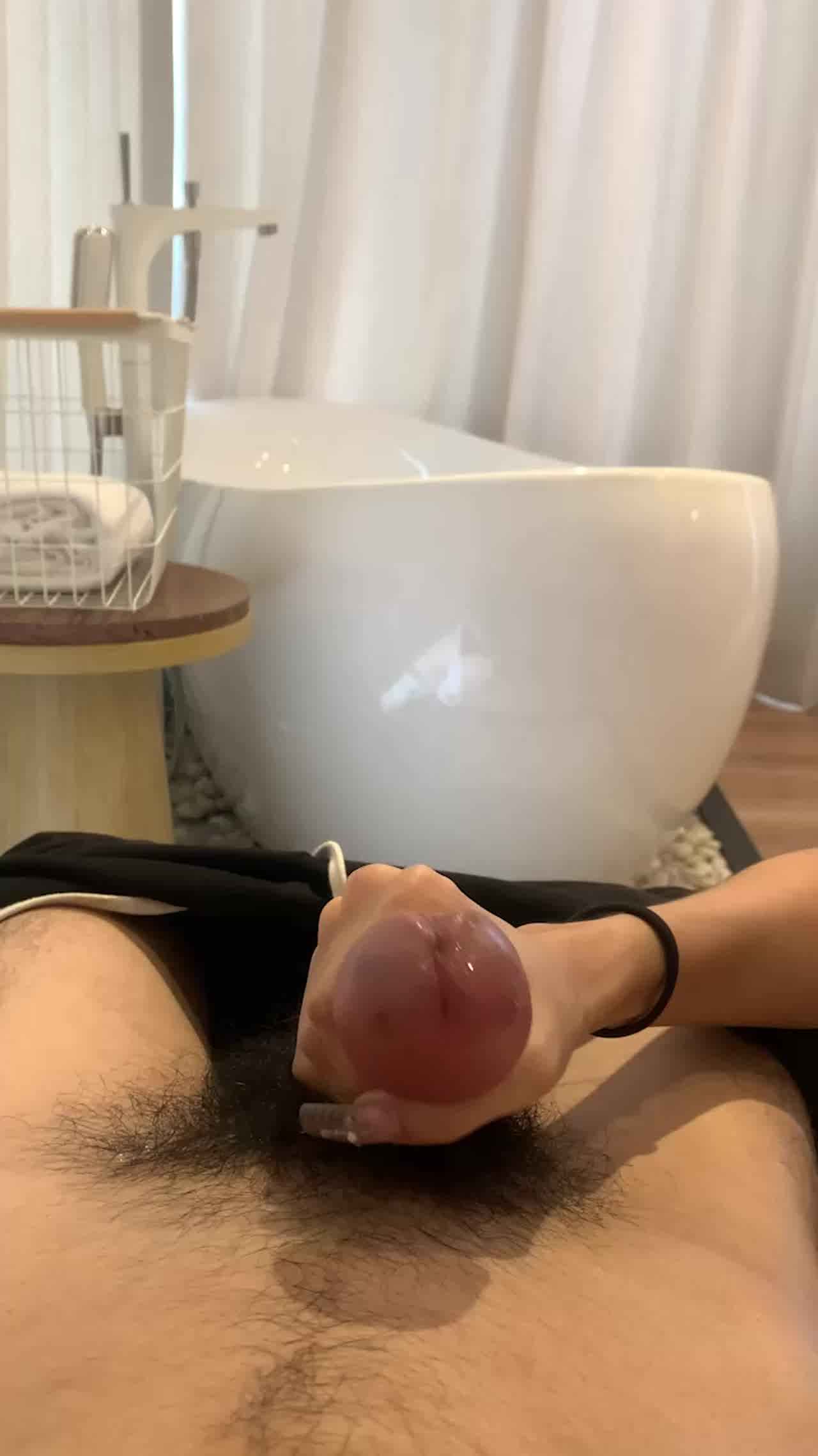  银发小姐姐撸管后入啪啪 的剧照9