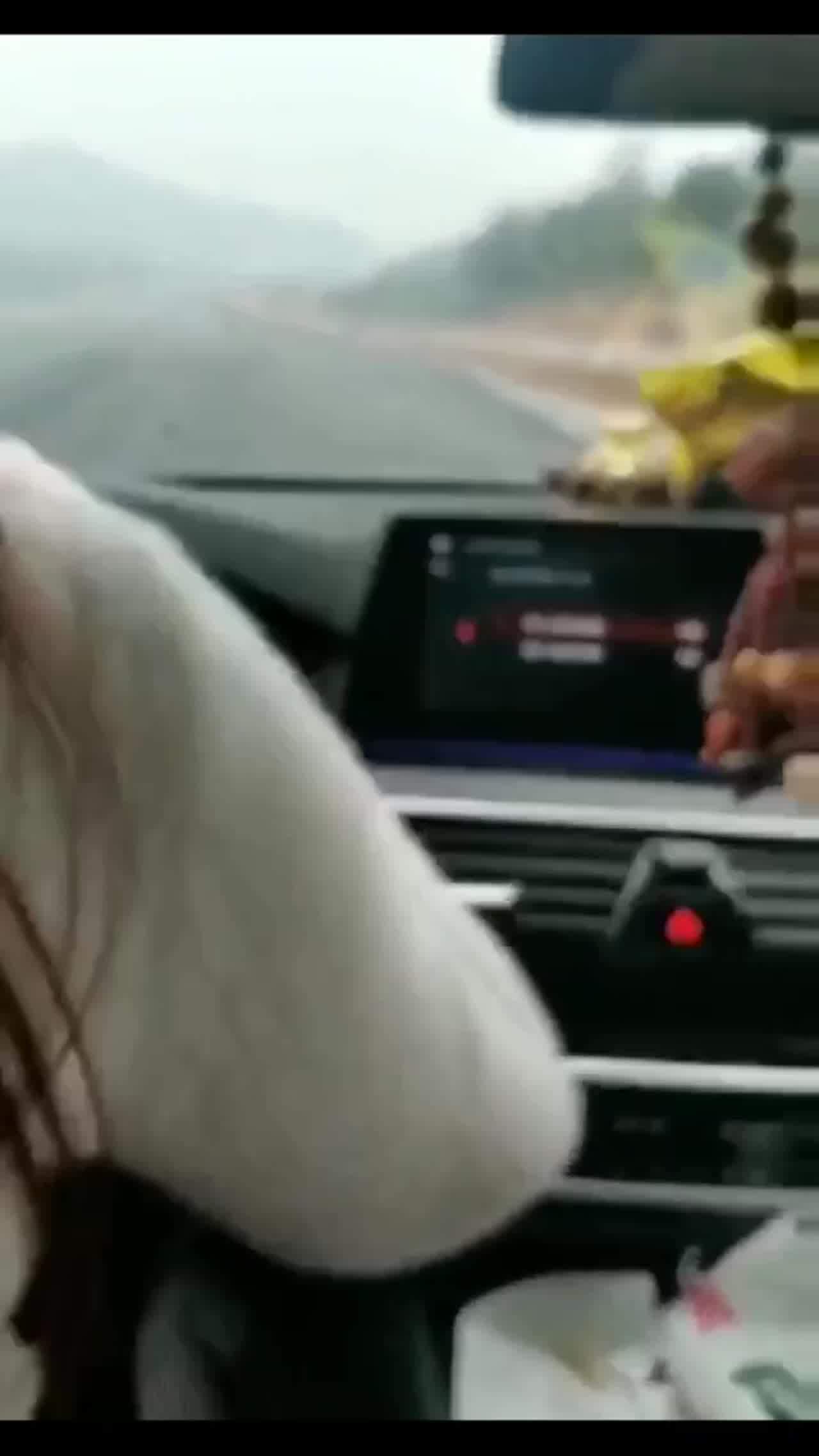  坐我鸡吧上开我的宝马7系 的剧照3