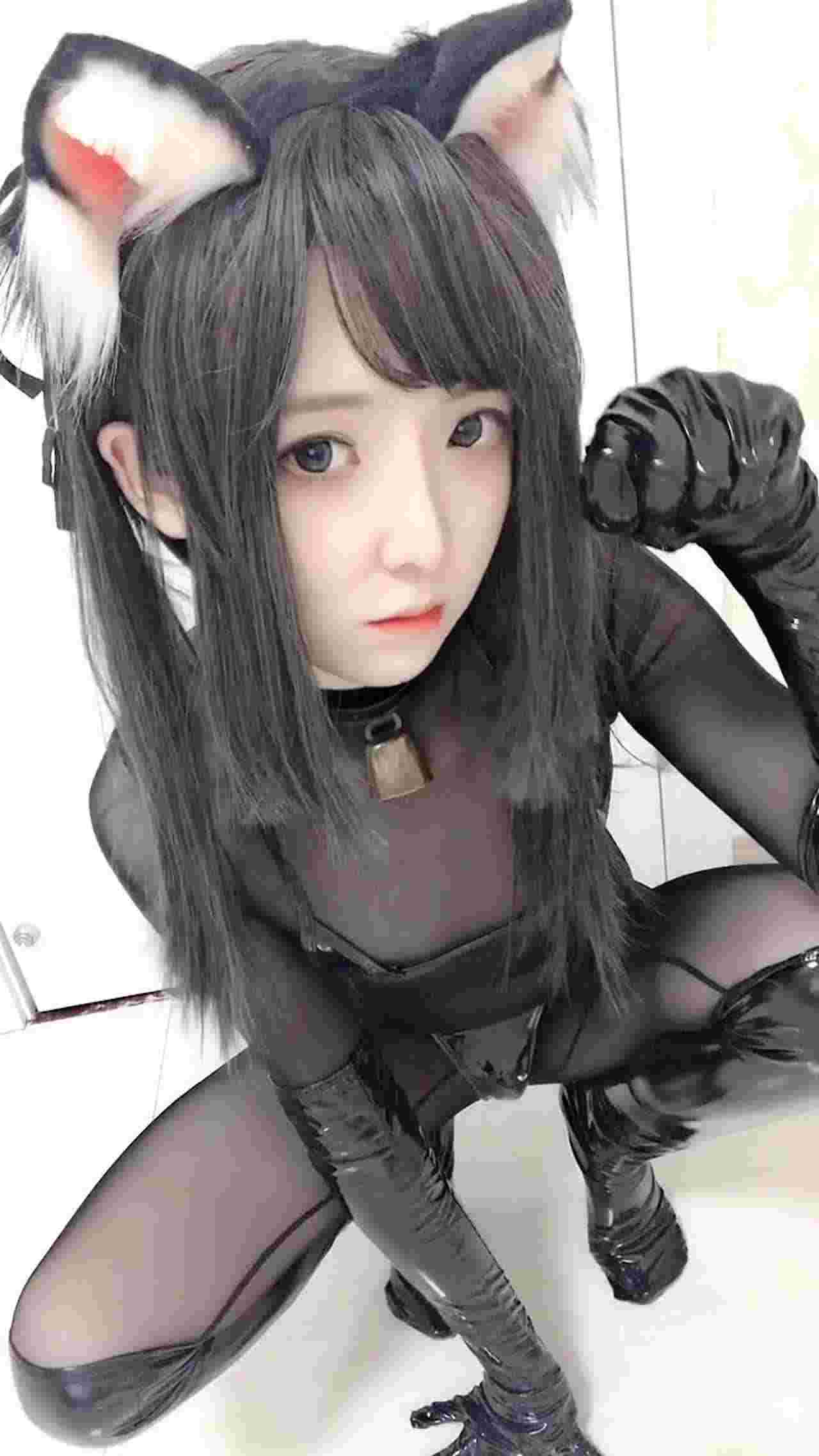  刮掉阴毛的我与捡到的小野猫 的剧照7