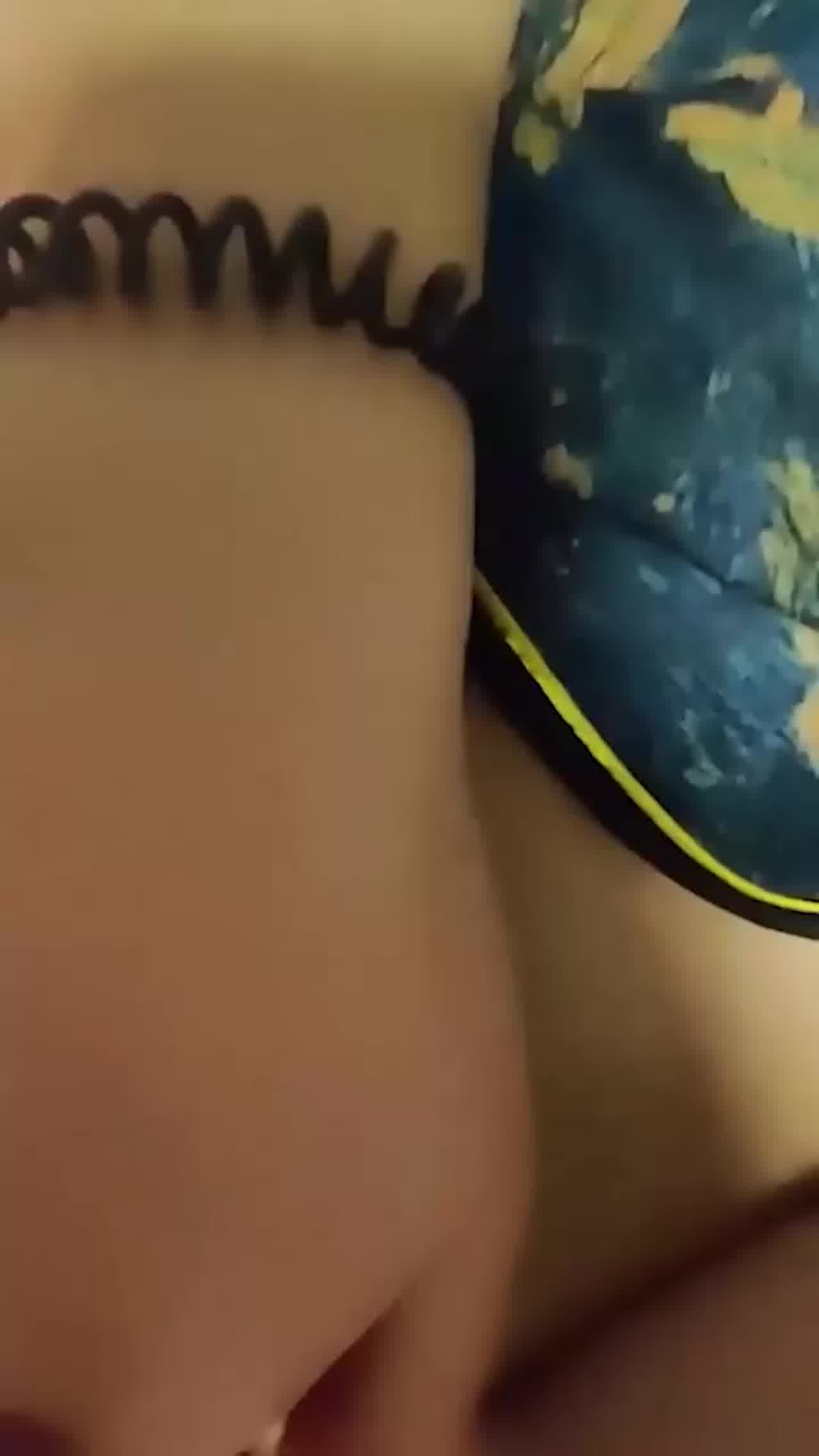  旗袍粉逼小阿姨，拜倒在小伙梆硬鸡巴下 的剧照4