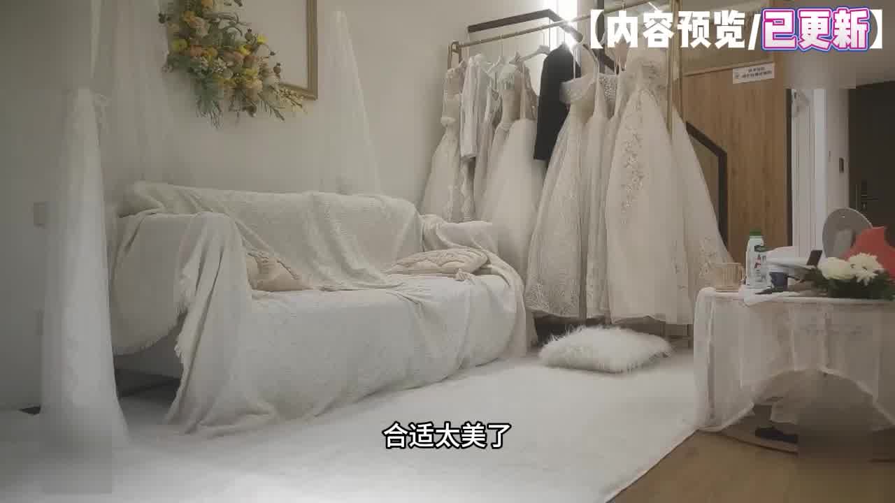  【眼镜骚妹】‘你好坏挑逗我不给我’内内湿了一大片，地上操完，沙发操，被各种姿势无情猛怼，太爽了！ 的剧照7