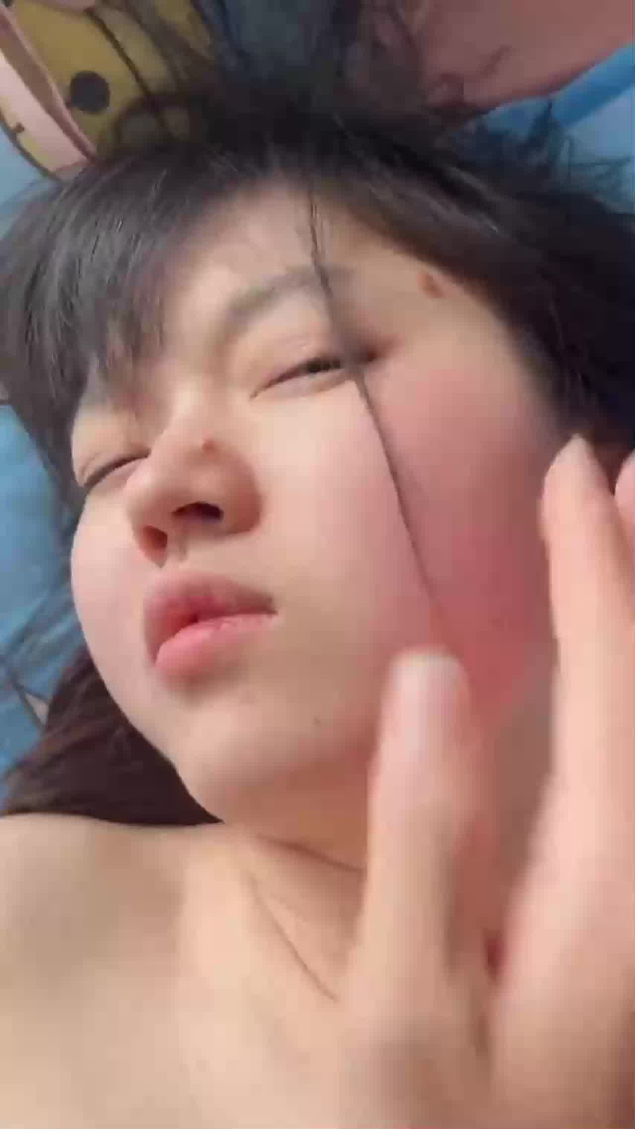  调教大学生反差女友 的剧照4