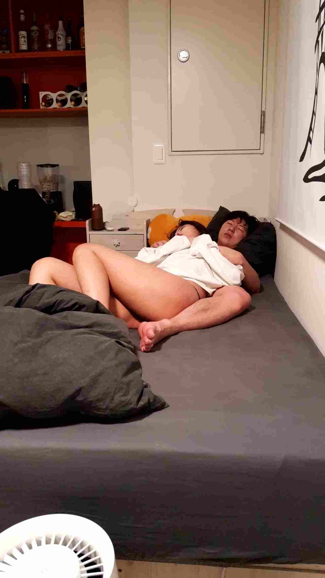  金先生 熟悉的床 女生多不愿金先生就是硬上 的剧照7