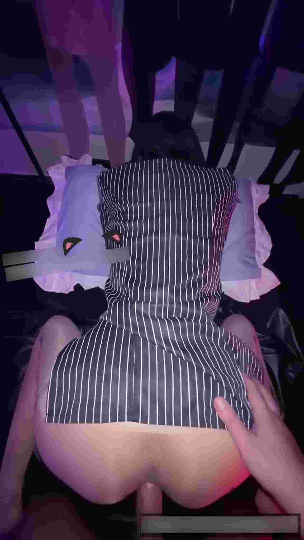  推特新届美腿女神-搁着丝袜直接插进去，这样内射确定精液不会进到逼里吗？插的丝袜外面一堆白色液体 的剧照7