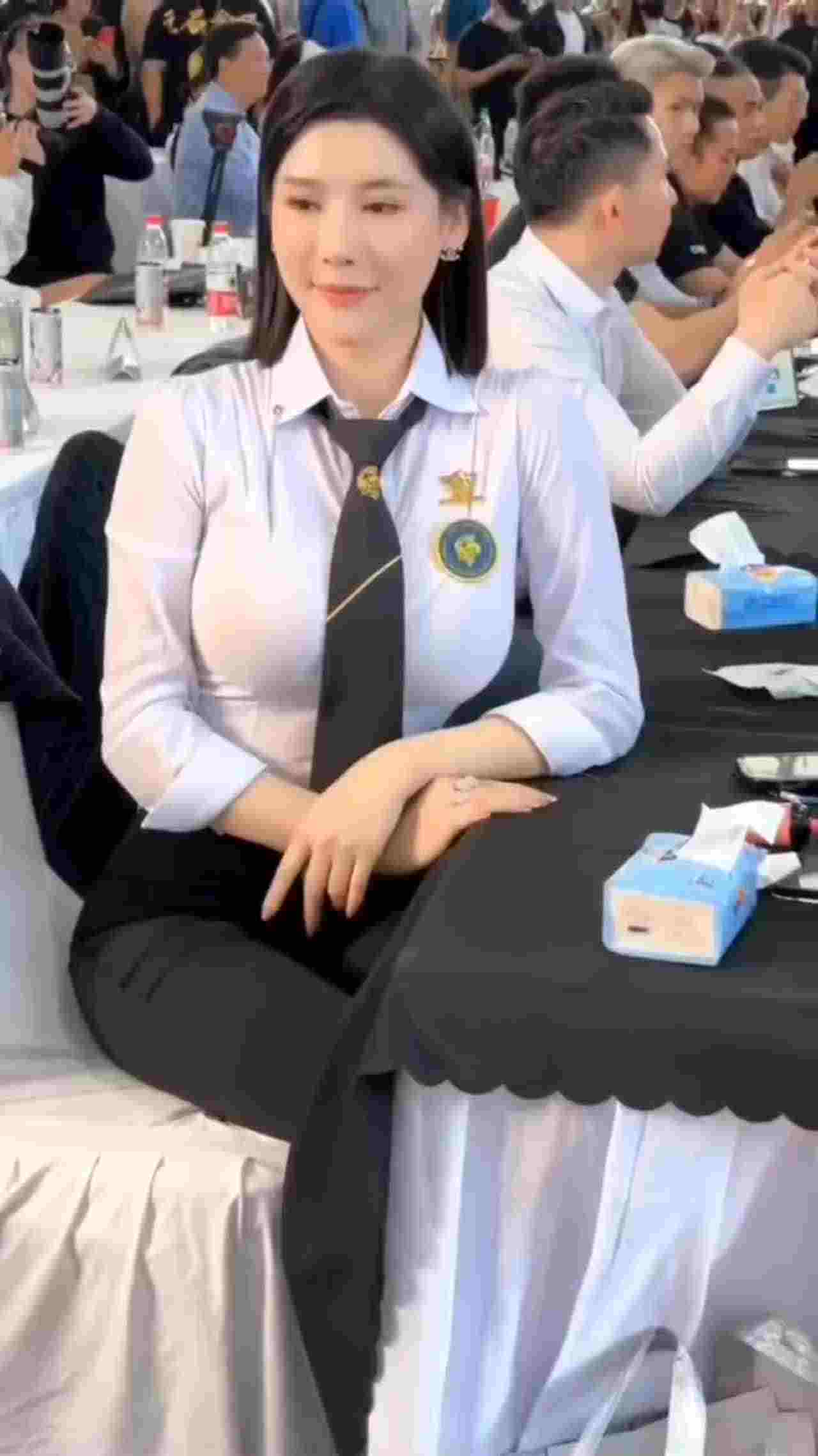  爆乳美女健身裁判刘大阳被土豪包养狂操视频曝光 的剧照6