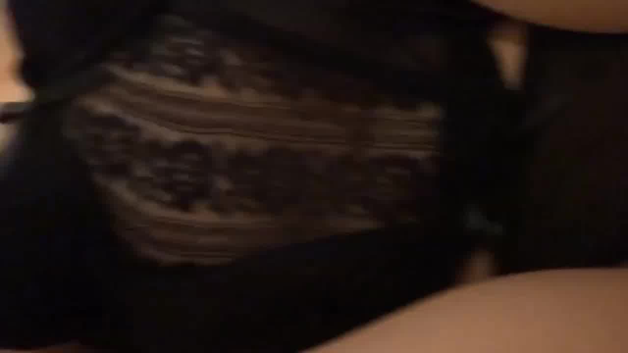  极品学院派兼职外围女穿着情趣内衣和高端嫖客无套啪啪 的剧照3