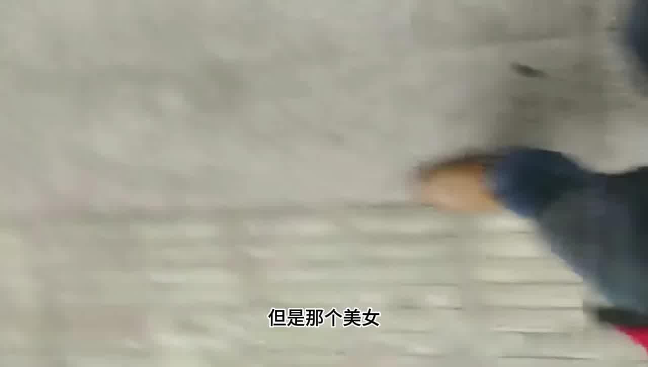  【城中村小超市】老板娘接私活，这服务太刺激了，暴力抽插骚穴，尽情输出啪啪猛操。少妇爽懵了！ 的剧照4