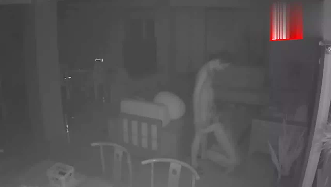  乌鲁木齐少妇和隔壁老王偷,情不料家里居然偷偷装了摄像头惨遭曝光！！！ 的剧照6