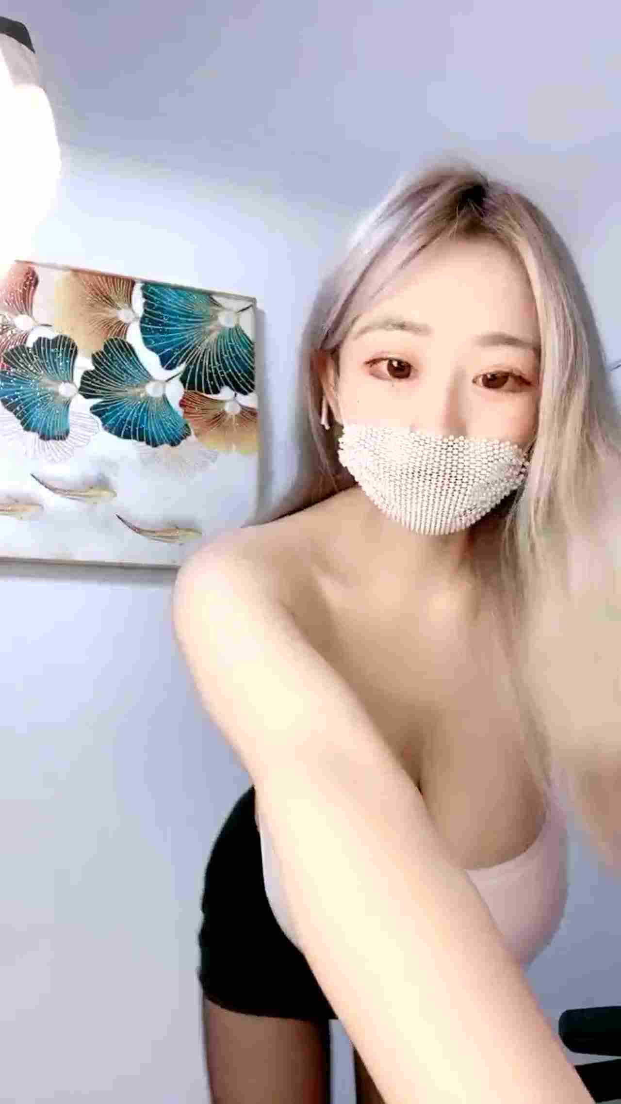  甜甜圈 无敌巨乳核弹 的剧照6