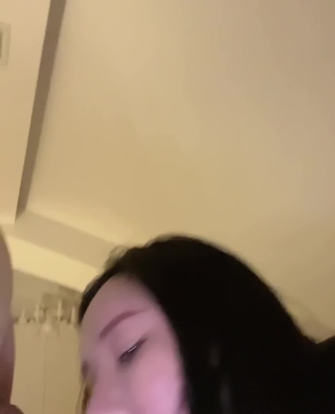  主人后入舔他的肛门和鸡巴 的剧照10