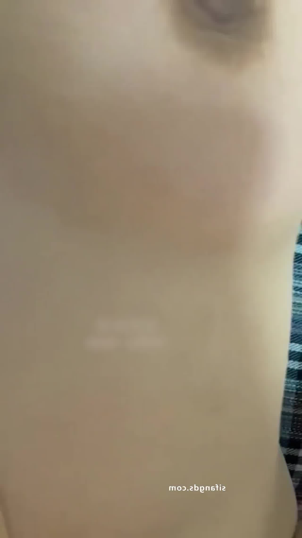  【王者泄密重磅】有男友的反差幼教老师不断调教_从戴套到求着无套 的剧照3